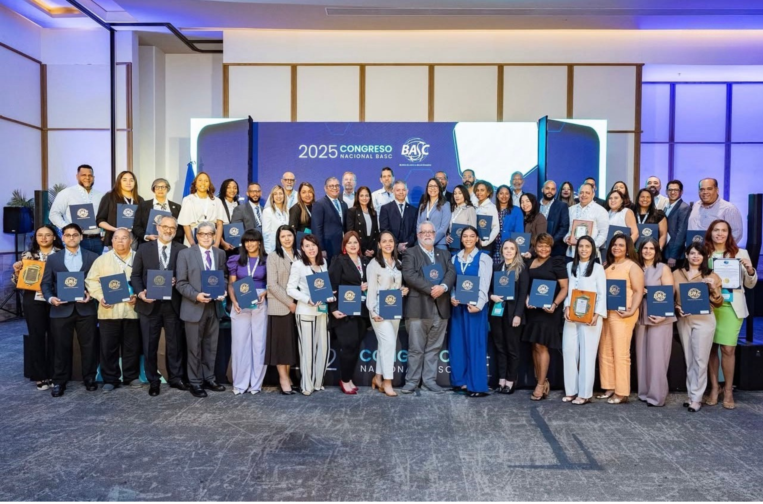 Empresas certificadas BASC reconocidas en el marco del Congreso Nacional de BASC Dominicana.